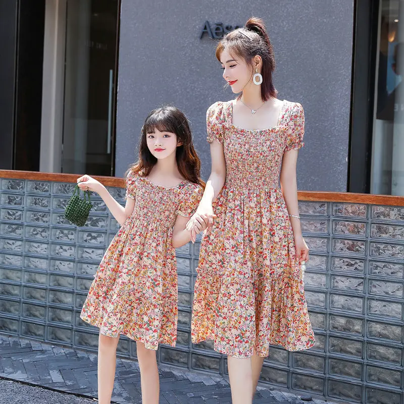 

Mother Daughter Summer Dresses Short Sleeve Pleated Floral Dress Family Matching Outfits Baby Backless Cute Princess Dress Girl