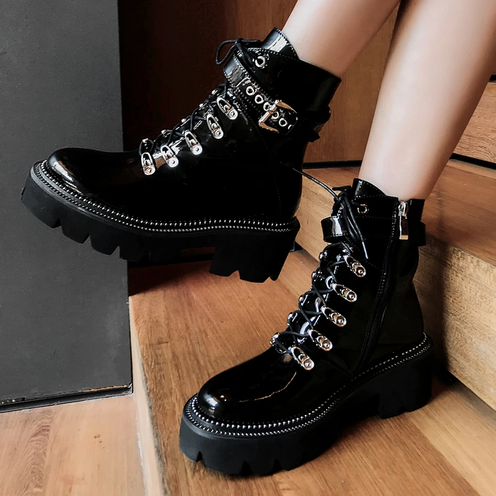 

High Quality woman shoes Genuine Leather Patent Fashion Cool Rivet Cow Leather Ankle Boots With Buckle Autumn