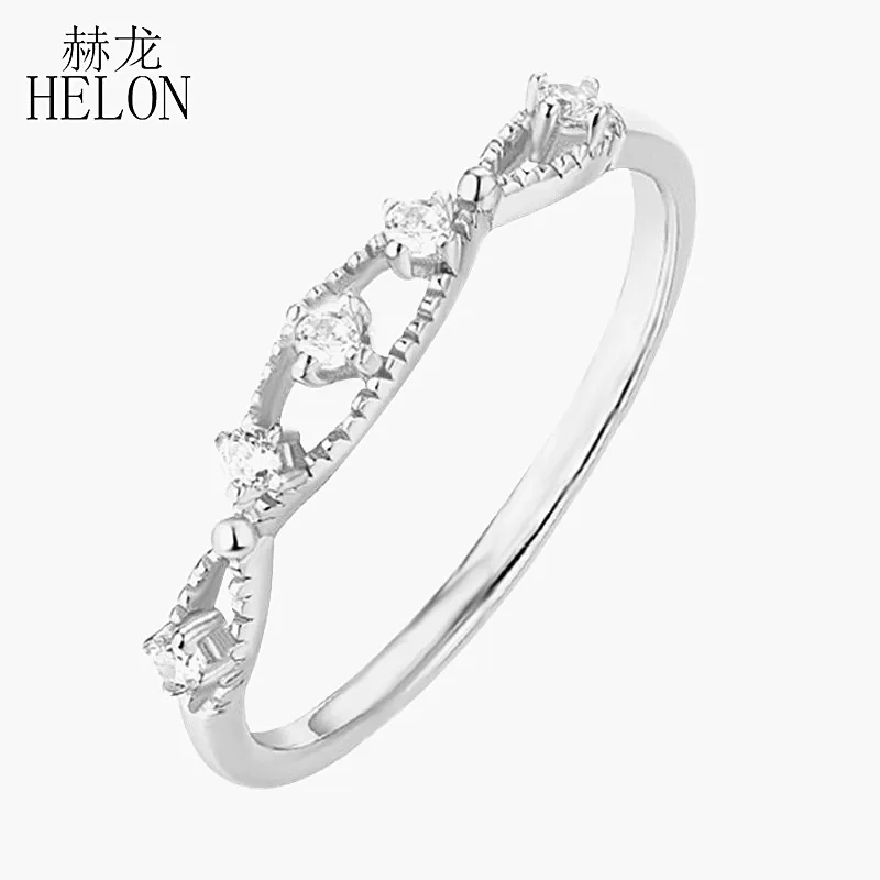 Женское кольцо из белого золота с муассанитом и бриллиантом