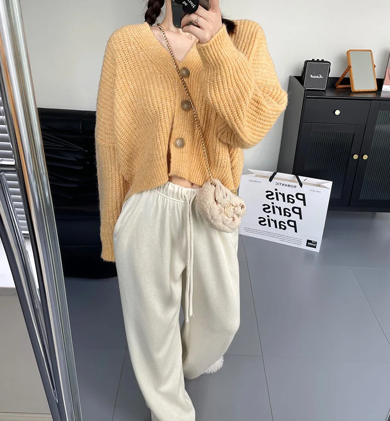 Women's Short Cardigan Knitted Sweater Autumn and Winter Long-sleeved V-neck Pullover Casual Streetwear Fashion Brushed Coat