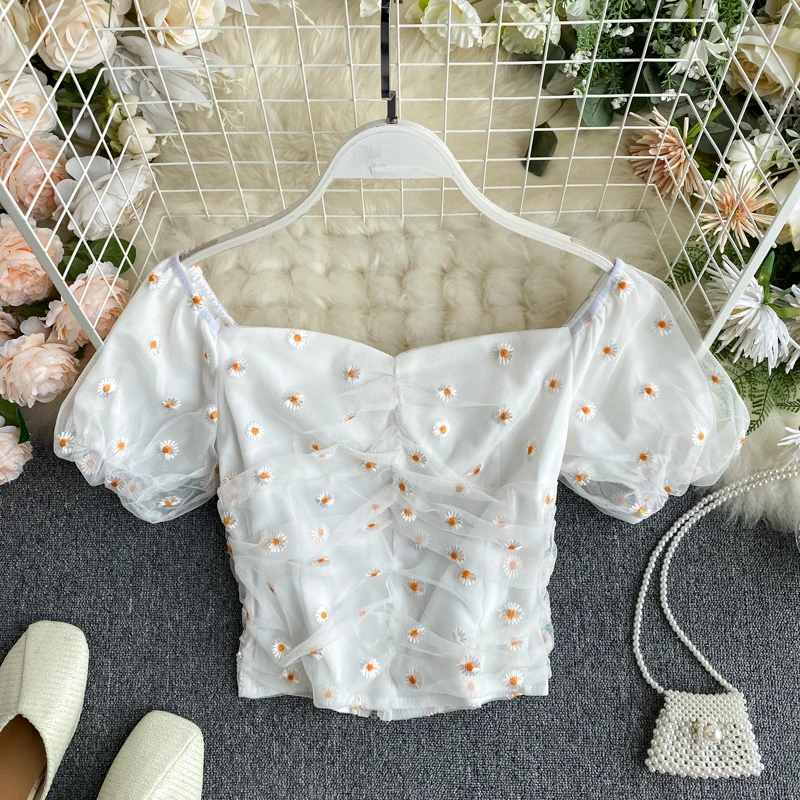 Женская блузка с вышивкой коротким рукавом и квадратным вырезом лето 2020 | одежда