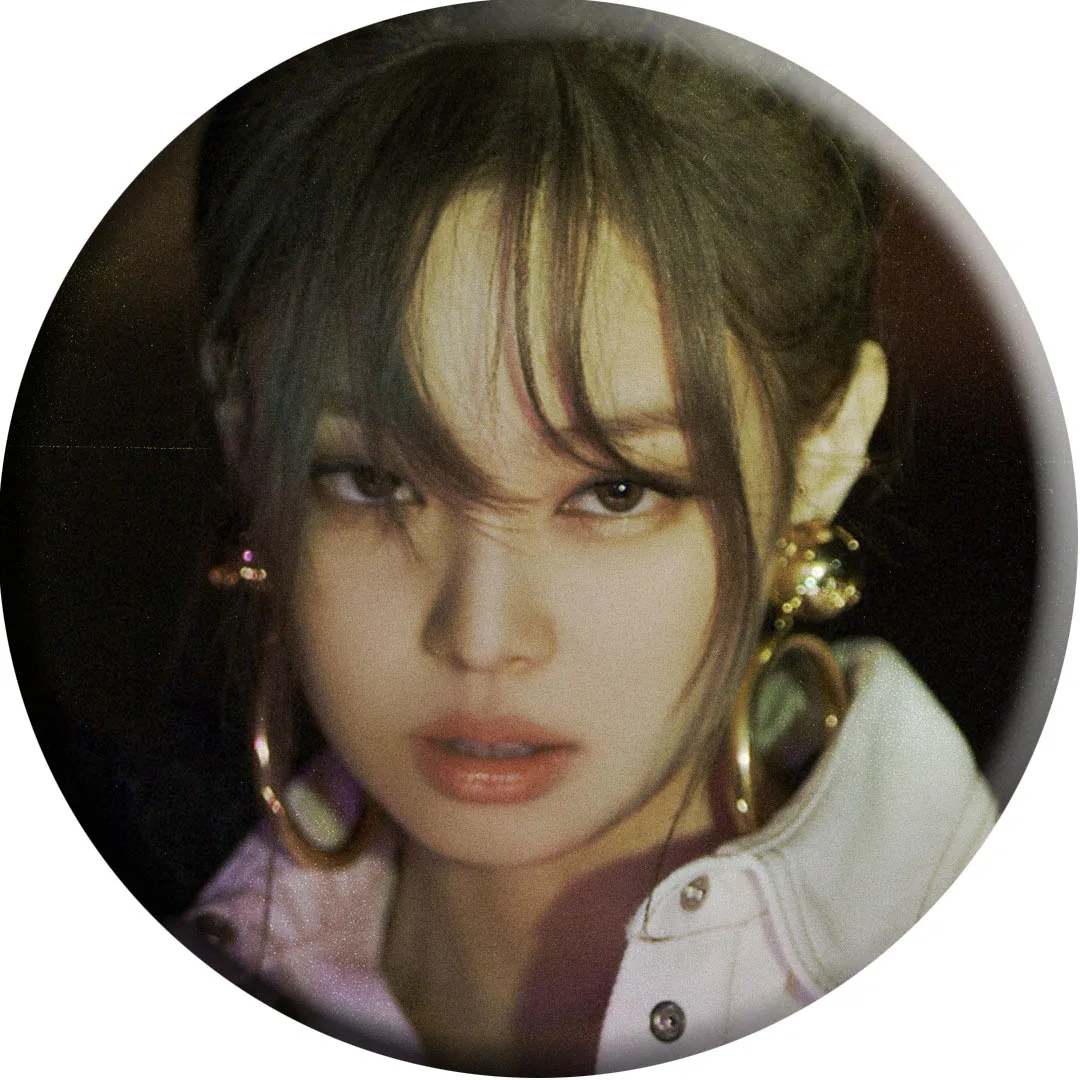 

K-POP BP THE ALBUM LOVESICK GIRLS Photo Brooch Pin for Bag Clothes Decors LISA JENNIE JISOO ROSE Round Badge