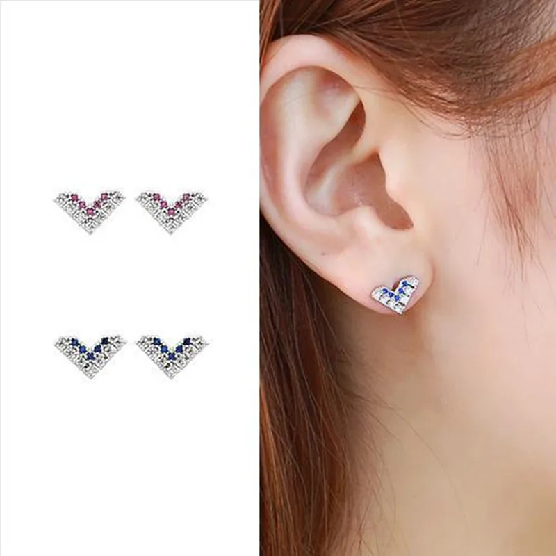 

Изысканные красные серьги-гвоздики из циркона с буквой V для женщин, модные женские сережки с серебряным покрытием, свадебные аксессуары дл...