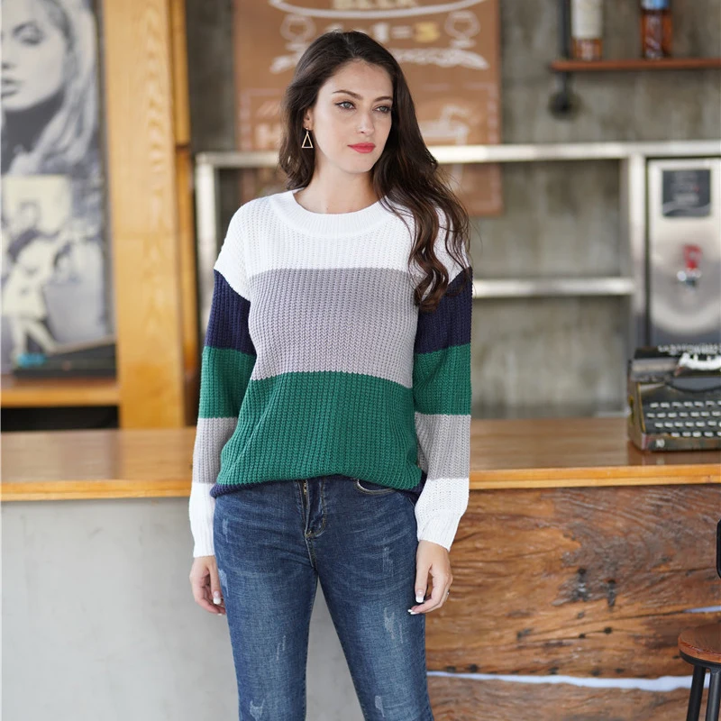 

Женский трикотажный свитер в радужную полоску, с круглым вырезом