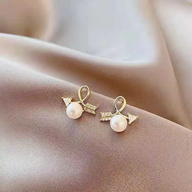 

Женские серьги-гвоздики из серебра 925 пробы