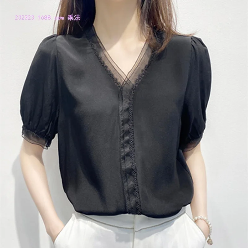 

Female black v-neck silk shirt the new bud silk design feeling small hubble-bubble sleeve minus age all the coat
