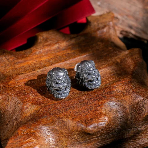 

Chinese Nation Zhong Kui Stud Earrings Antique Silver Color Skull Earrings Bi Xie Save Disaster Men Women Good Lucky Jewelry