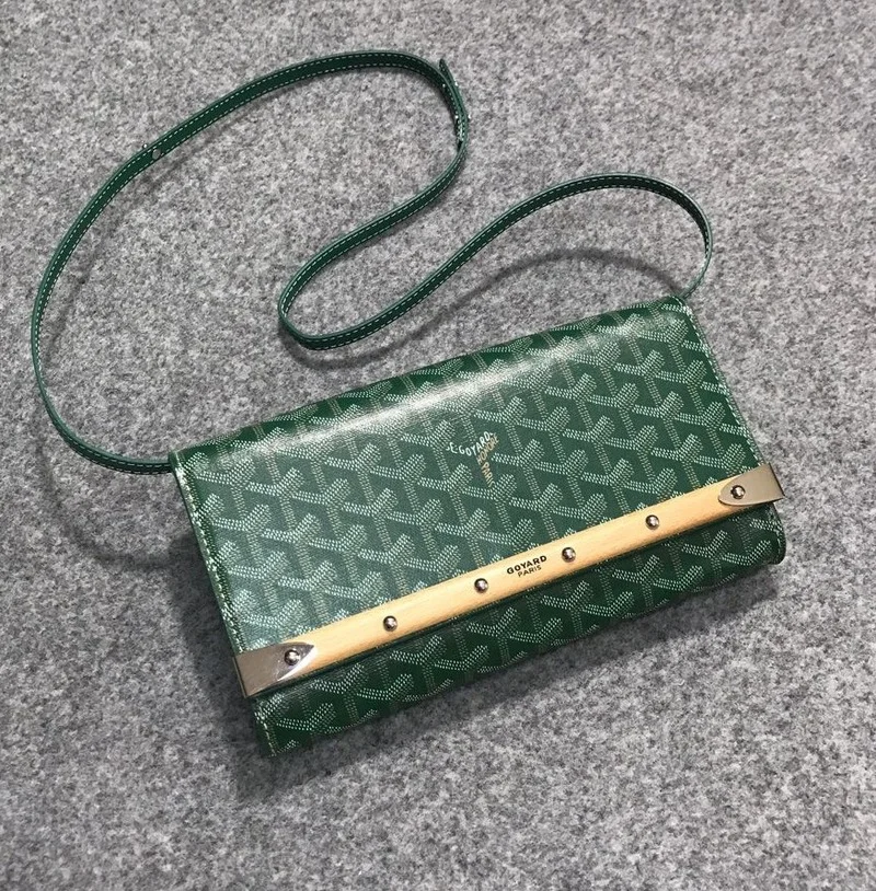 

2021 new one-shoulder small bag fashion casual retro wooden strip decoration messenger bag designer wallet