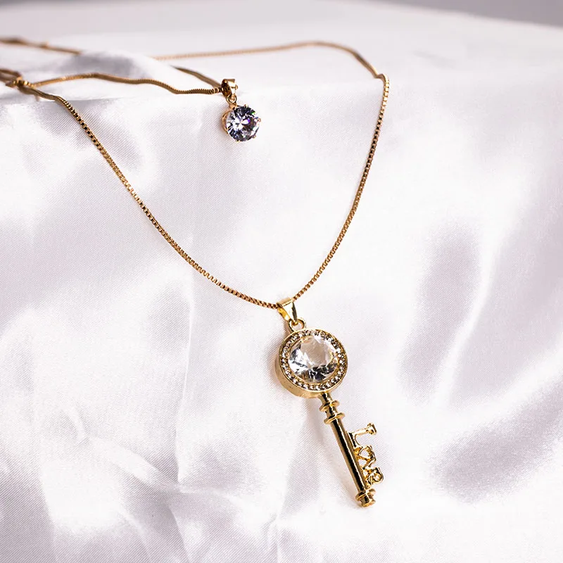 

Popular Ornament Key Shiny Necklace Set Two-piece Set Stylish Round Pendant Gift for Women New Necklace 2021