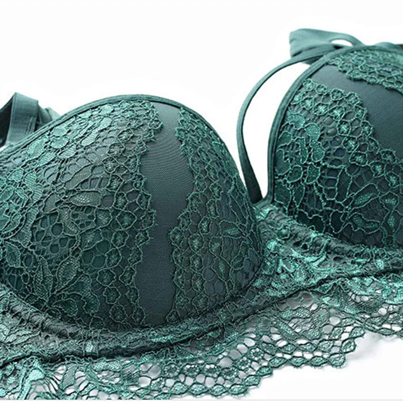 Комплект кружевного нижнего белья с чашками пуш ап и глубоким V образным