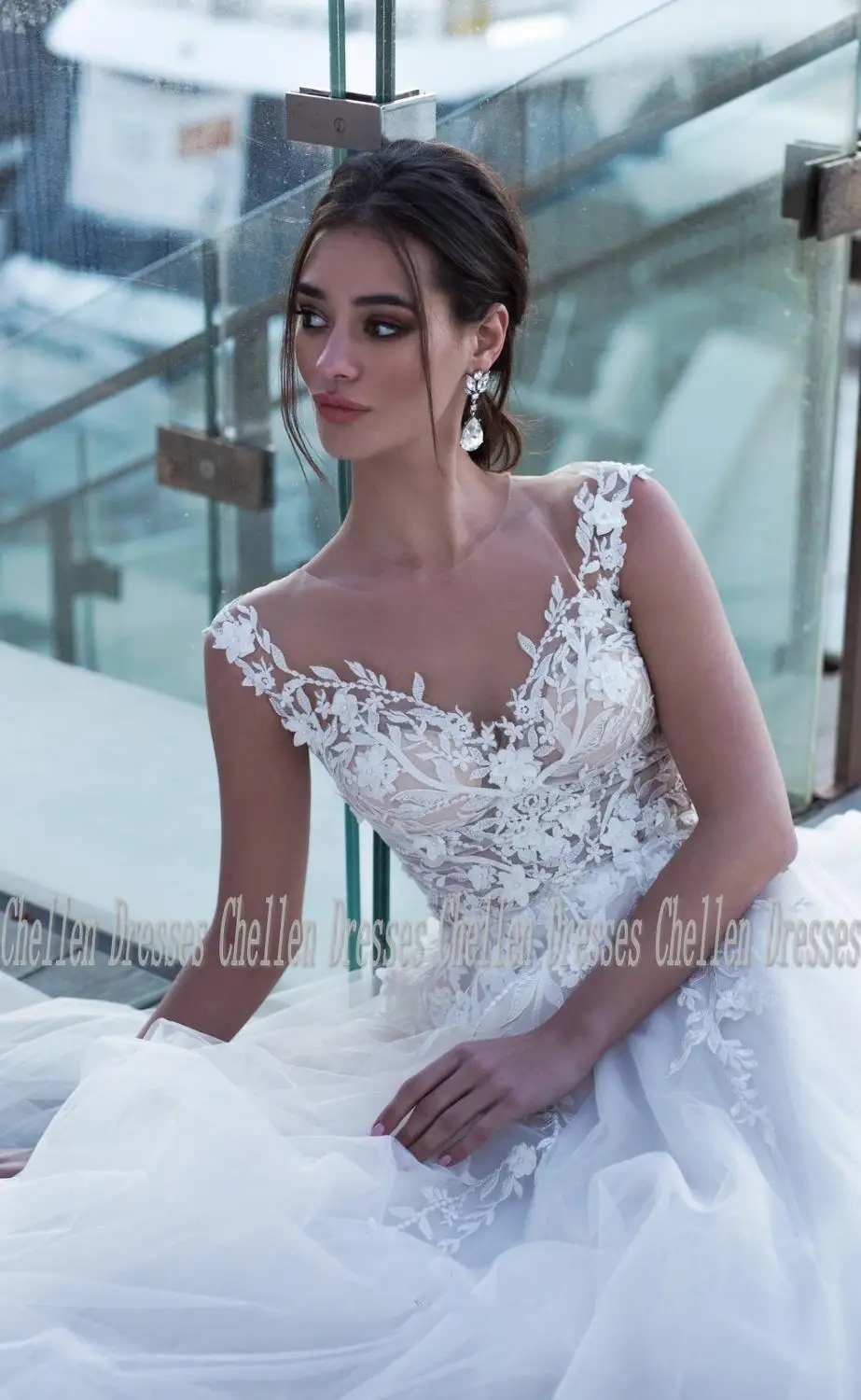 

2021 New Elegant O-Neck Sleeveless Custom Made 3D Flower Pearl Beaded Lace Applique Illusion Backless Tulle A-Line Wedding Dress