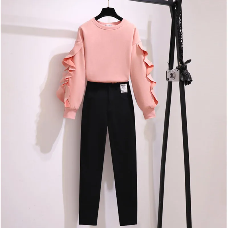 Женский брючный костюм на молнии с оборками и длинным рукавом |