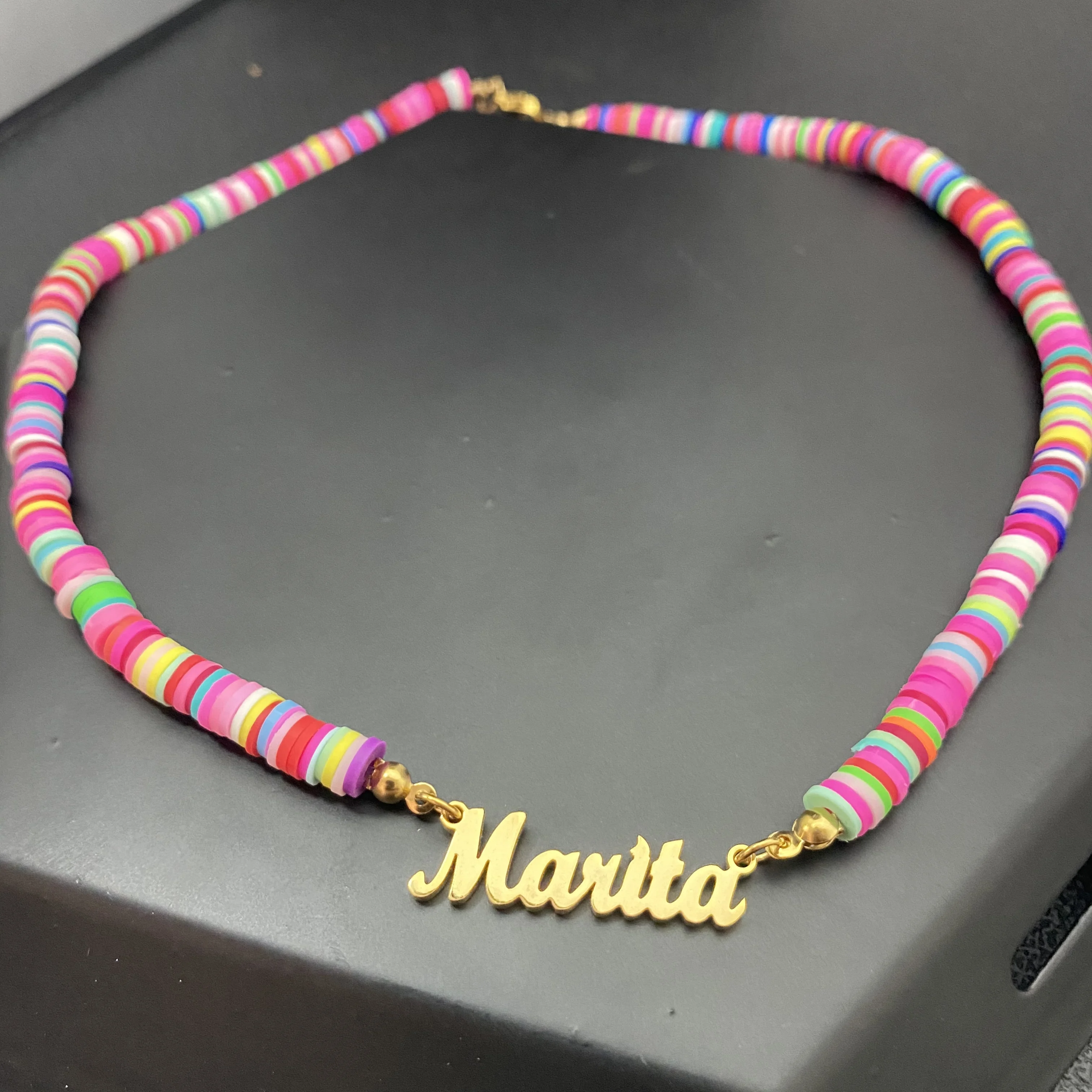 

Ожерелье с именем Heishi на заказ, ожерелье из красочного бисера, ожерелье из нержавеющей стали с именной табличкой, персонализированное ожере...