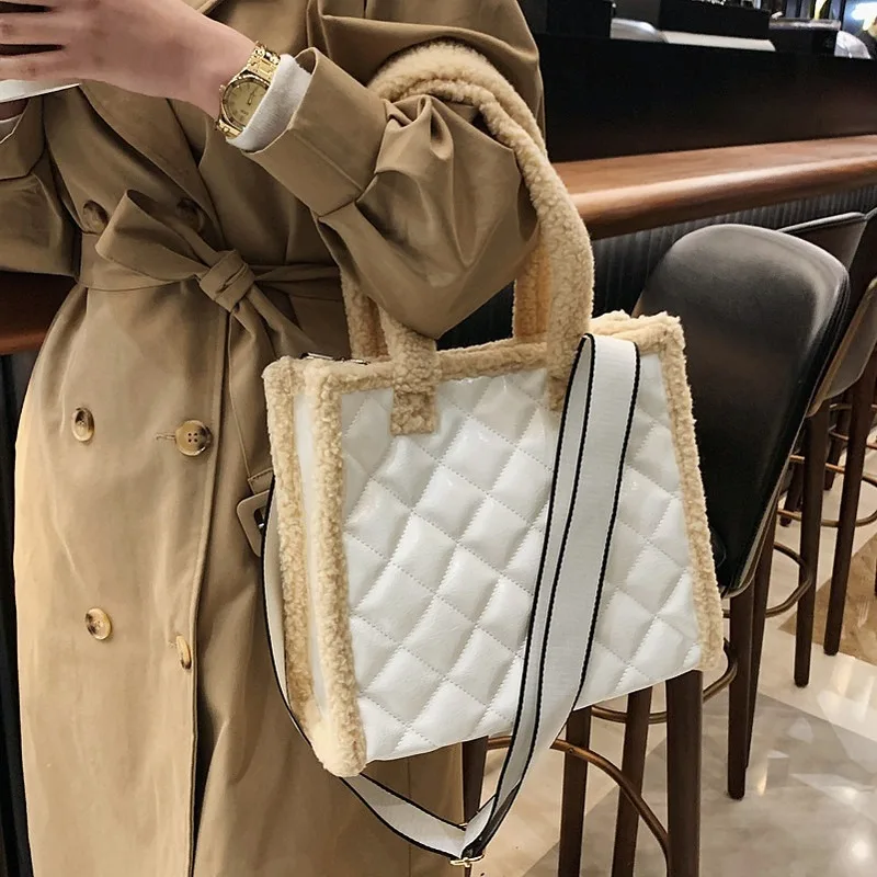 

High-quality Large-capacity Shoulder Bag Women 2021 New Fashion Lamb Plush Messenger Bag Ladies Casual Portable Tote Bag