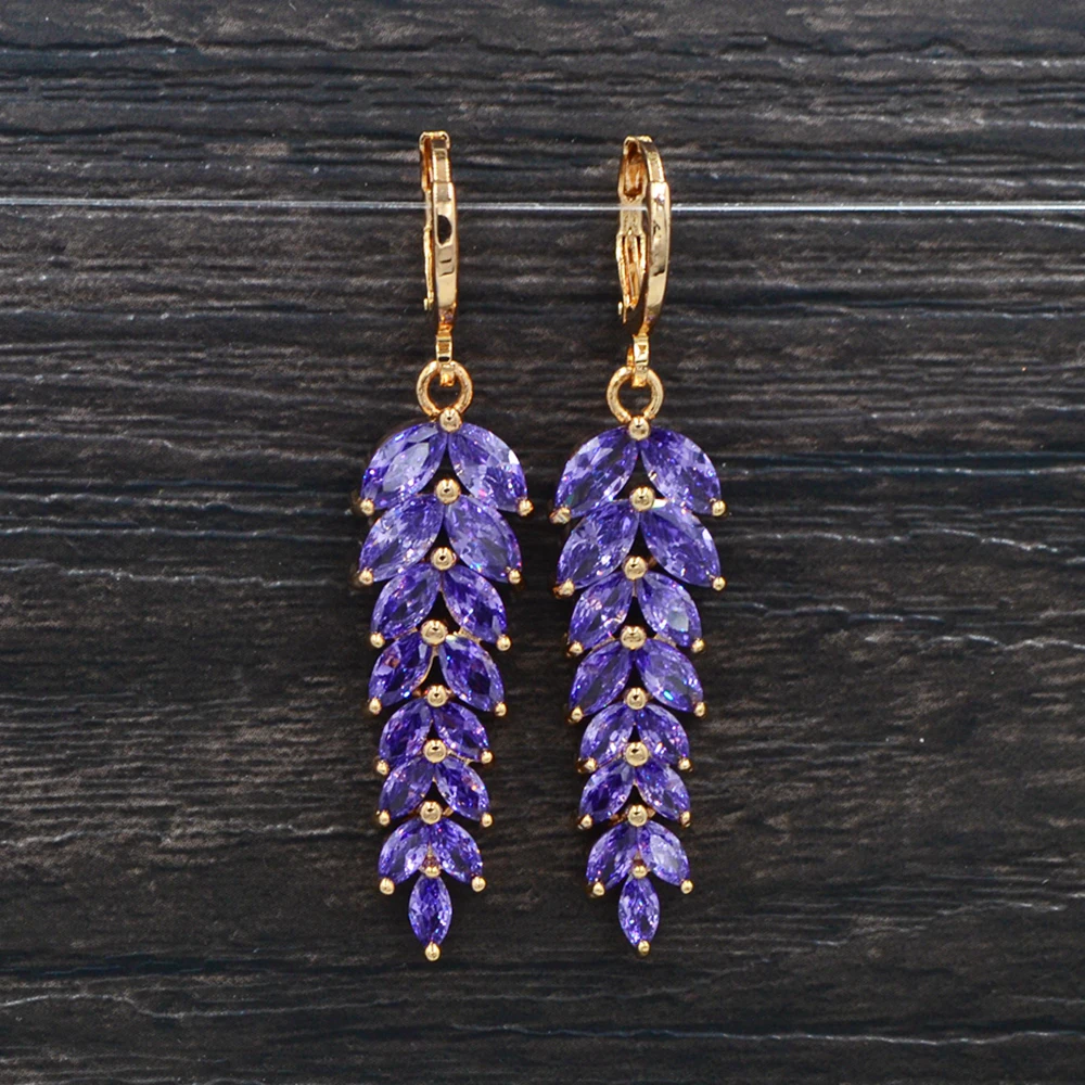 Женские серьги золотого цвета с листочками фианита ювелирные