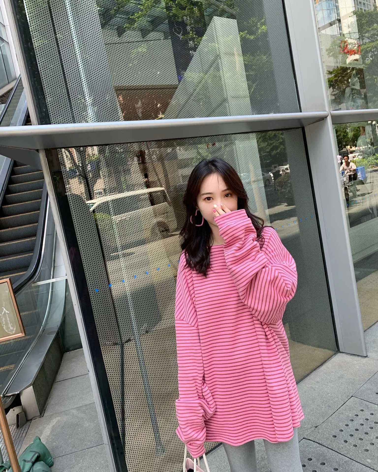 

TVVOVVIN 2021 Spring New Korea Simple Loose Striped Long Sleeve Oversize Sweatshirt Female Casual Pullover Tops AZML