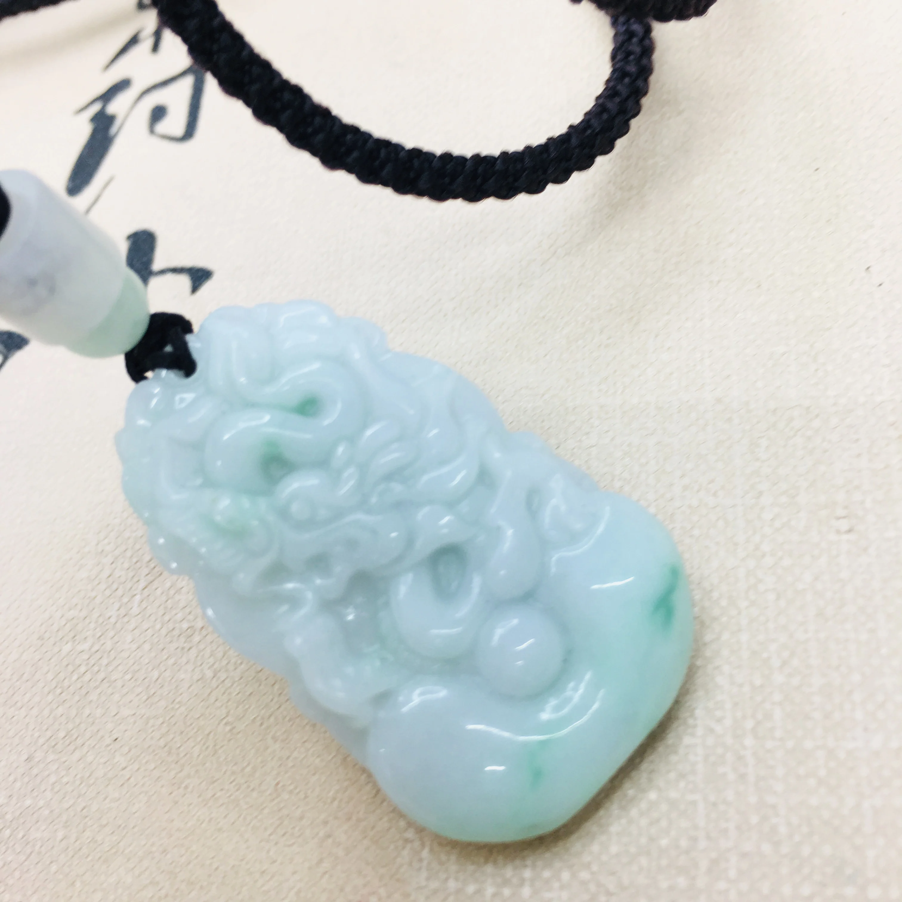 Чистый натуральный Изумрудный нефрит ручной резной двухцветный зодиак кулон с