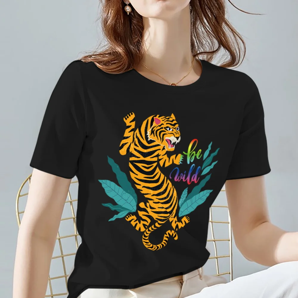 Футболка женская повседневная с круглым вырезом базовая тенниска из серии дикий