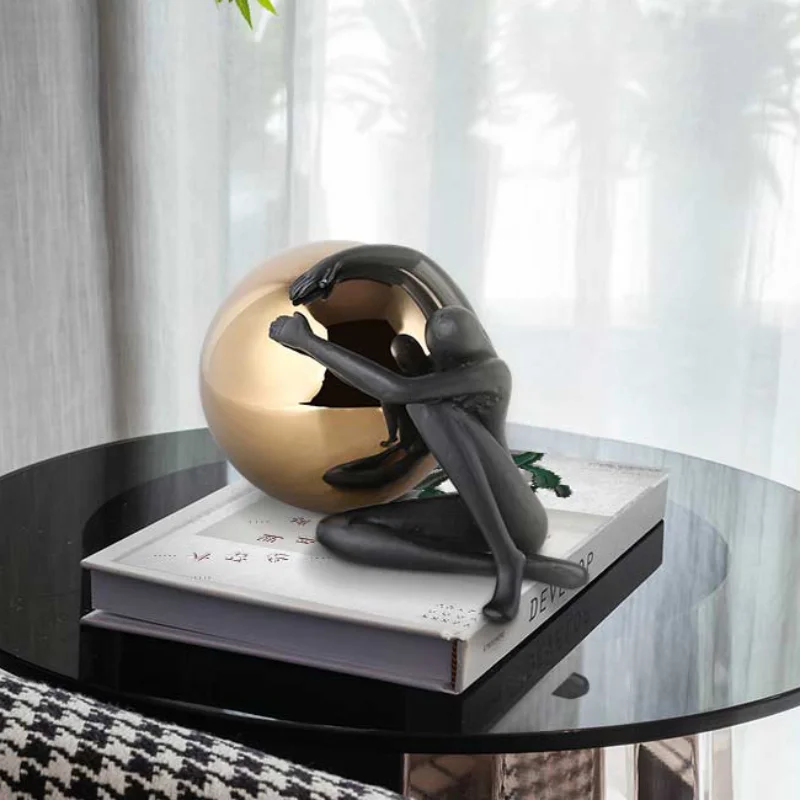 

Light Luxury Ornaments Black Resin Figures Art Creative Decoration Modern Living Room Bookshelf Home Gold Craft Accessories