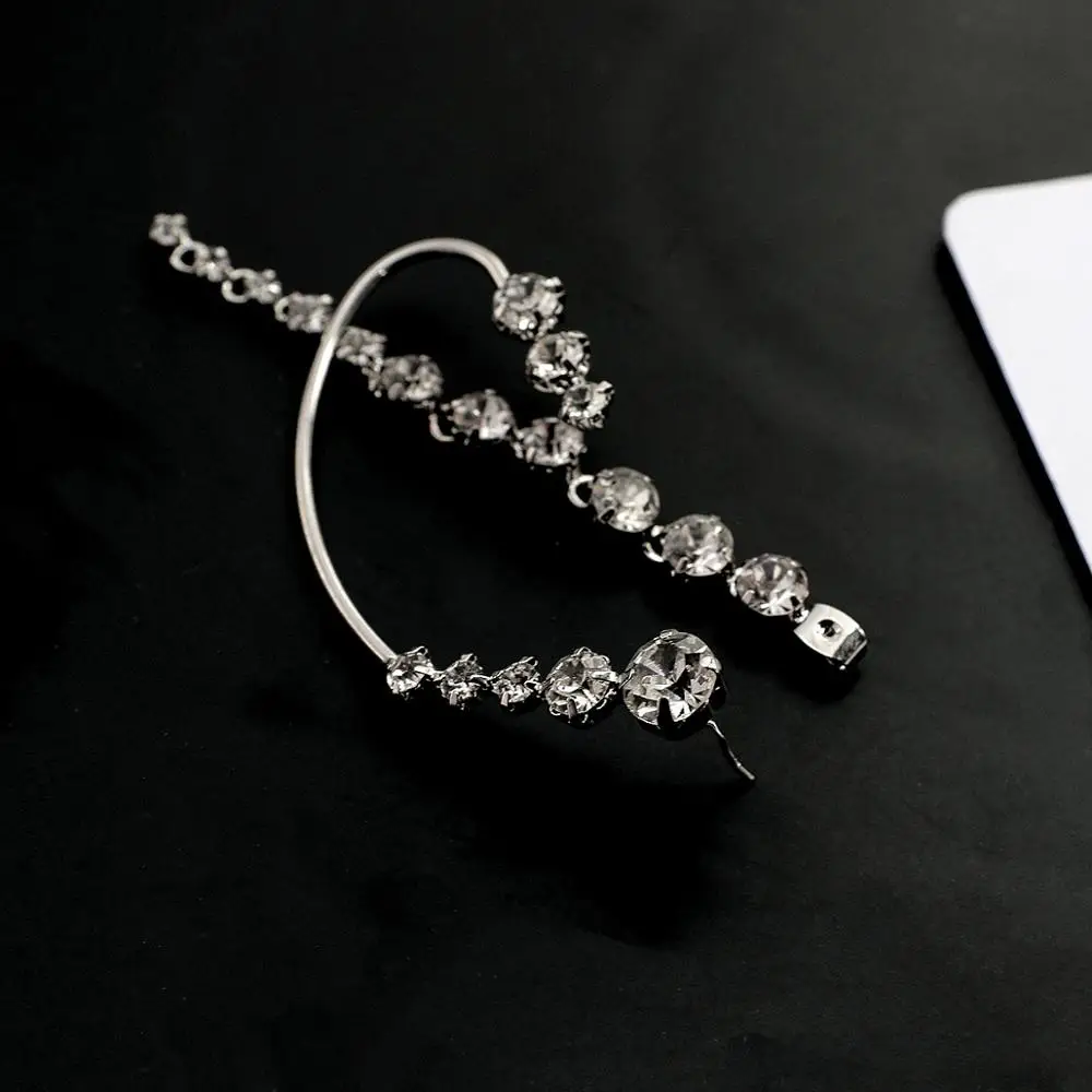 

Single New Korean Rhinestone Earrings 2021 Shiny Drill Arc Ear Hanging Clip Earrings for Women Minimalist Ear Cuff