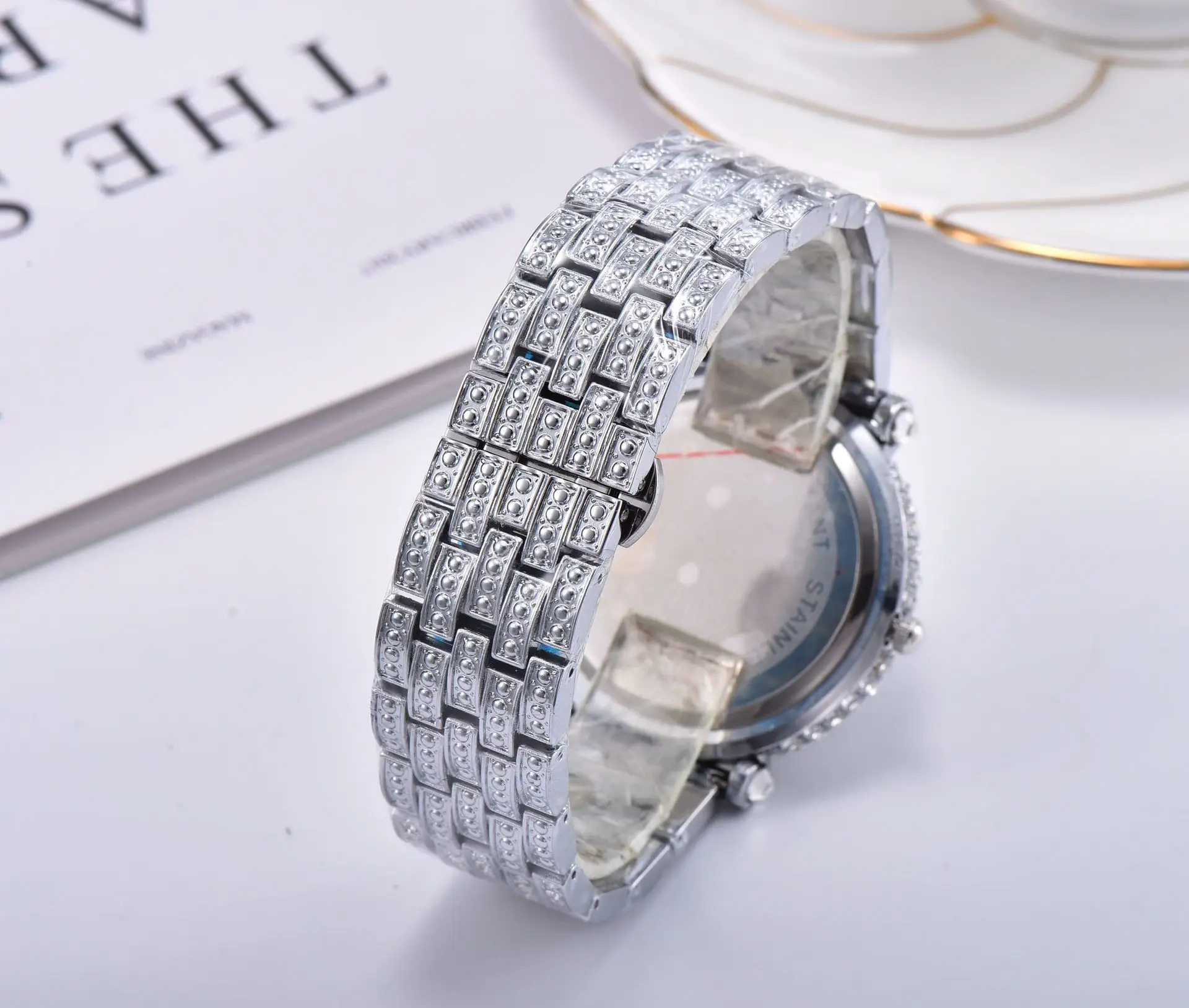 

LOOKWORLD Fashion Waterproof Rhinestone Fashion Women's Watch