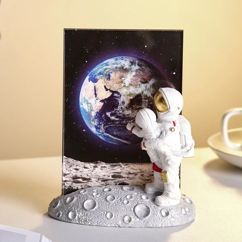 

Creative Photo Frame Astronaut Resin Statue Character Model Boy's Bedroom Decoration Accessories Christmas Decorations Gifts