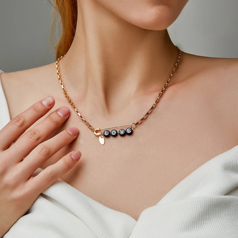 

Fashion Paper Clip Shape Pin Necklace for Women Female Unique Love Baby Letter Gold Sweater Clavicle Chain Punk Style Jewelry