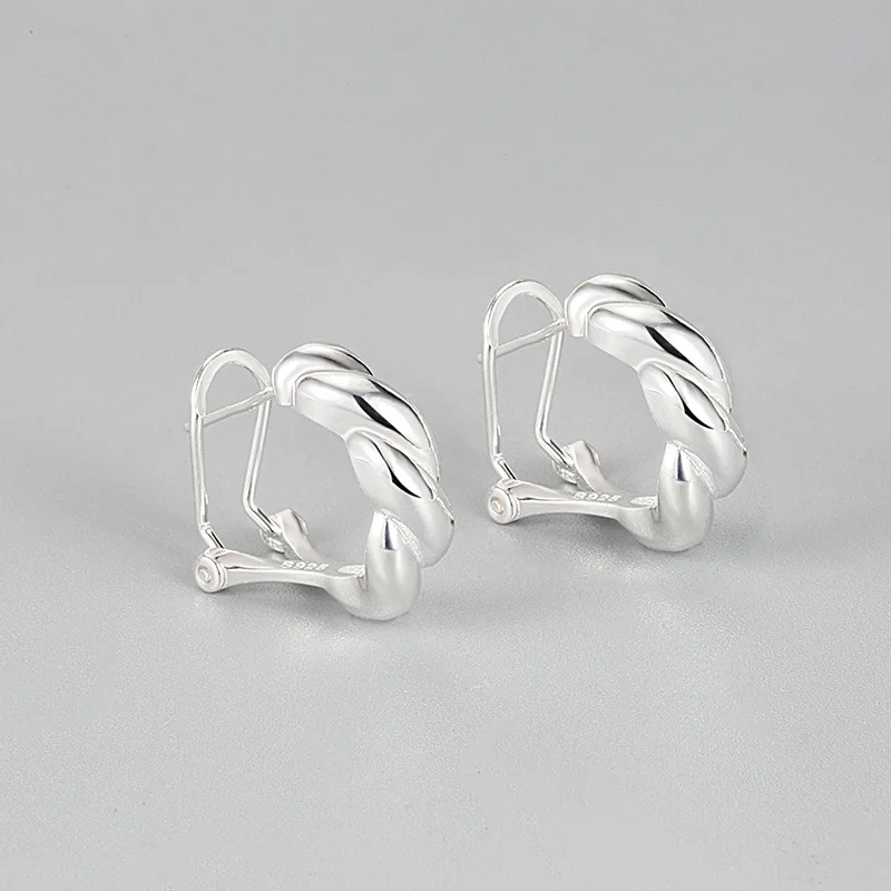 

Серьги из серебра 925 пробы с волнистыми линиями
