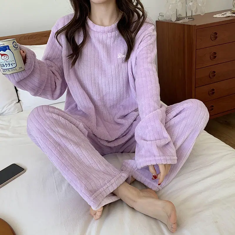 

Winter Flannel Pajama Set Women Fleece Pajamas Sleepwear Home Clothing Thick Warm Coral Velvet Female Nightgown Suit Pajama F172