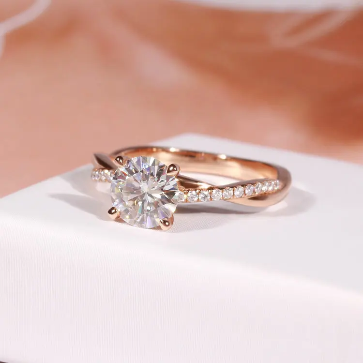 

Ring D Color Twisted Arm Moissanite Ring Female S925 Silver