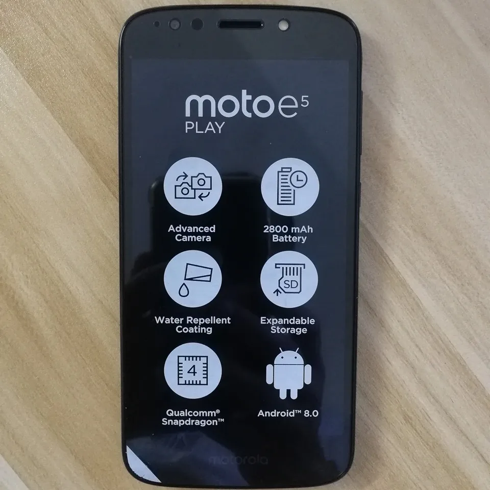 Motorola MOTO E5 Play мобильный телефон 5 2 дюймов Android 8 0 четырехъядерный Qualcomm 8.0MP 4G LTE WIFI FM