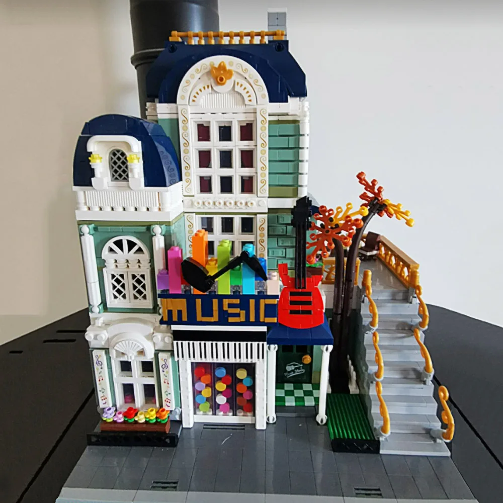 

Кубики Moc, 2446 шт., YC20008, модель уличного вида, строительные блоки, музыкальный магазин, модульные кирпичи, игрушечные кирпичи