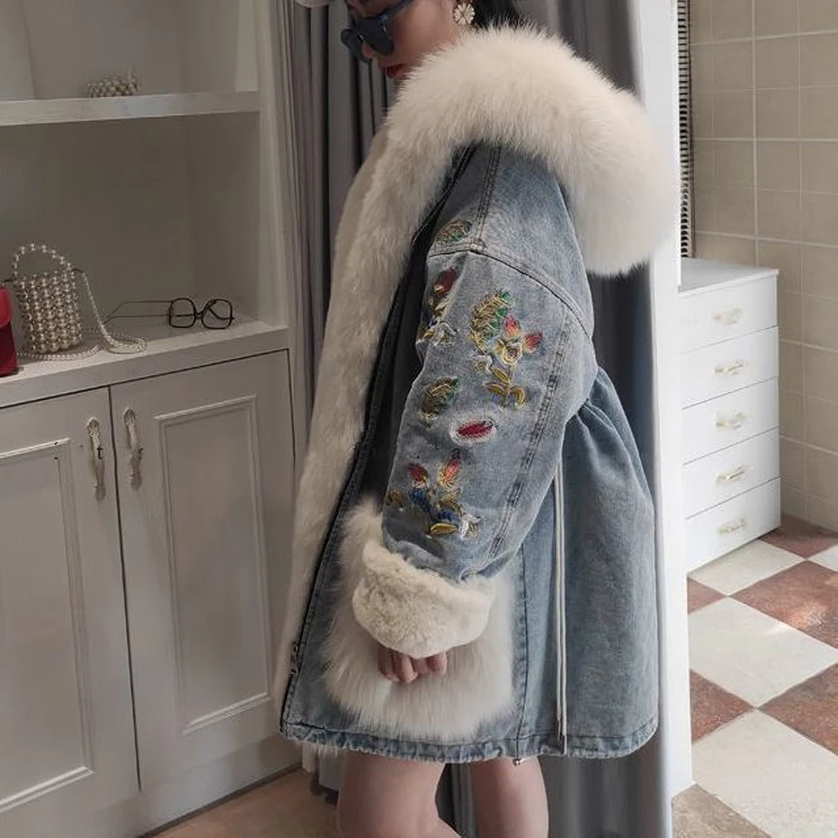Вышитая джинсовая куртка с капюшоном и мехом 2020 Женская Зимняя Новая меховая