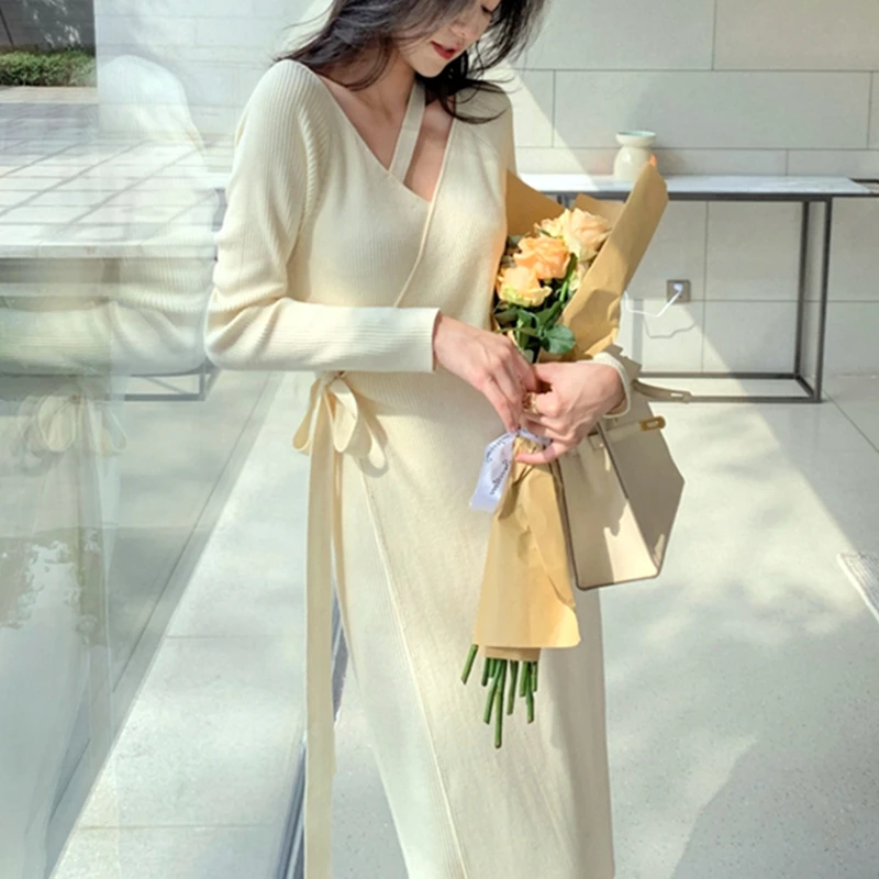 Зимнее женское трикотажное платье с поясом элегантное миди сексуальное