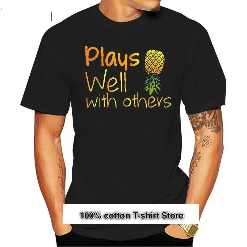

Camiseta negra с рисунком, подключенная развлекательная камера