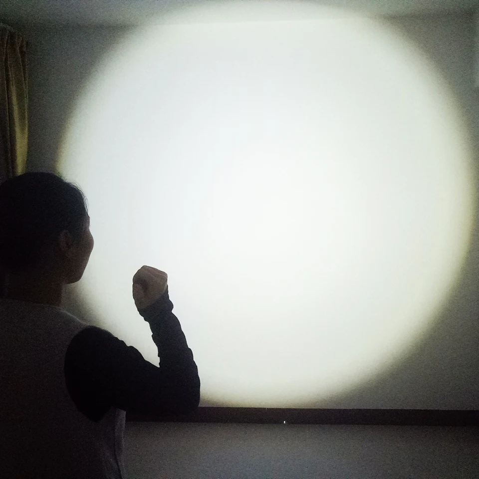 

8000 Lumens XM-L2 U3 T6 powerful LED Flashlight torch for bicycle 5 modes switch zoom lens Power by 18650 rechargeable battery