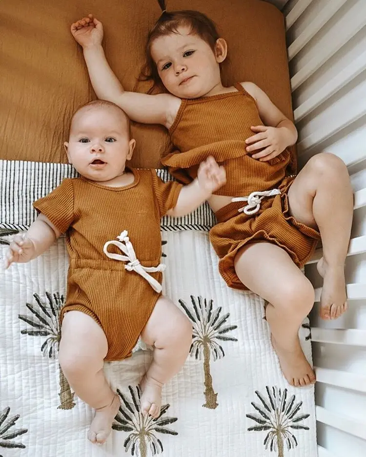 Однотонный топ с лямками для маленьких девочек шорты комплект из двух предметов