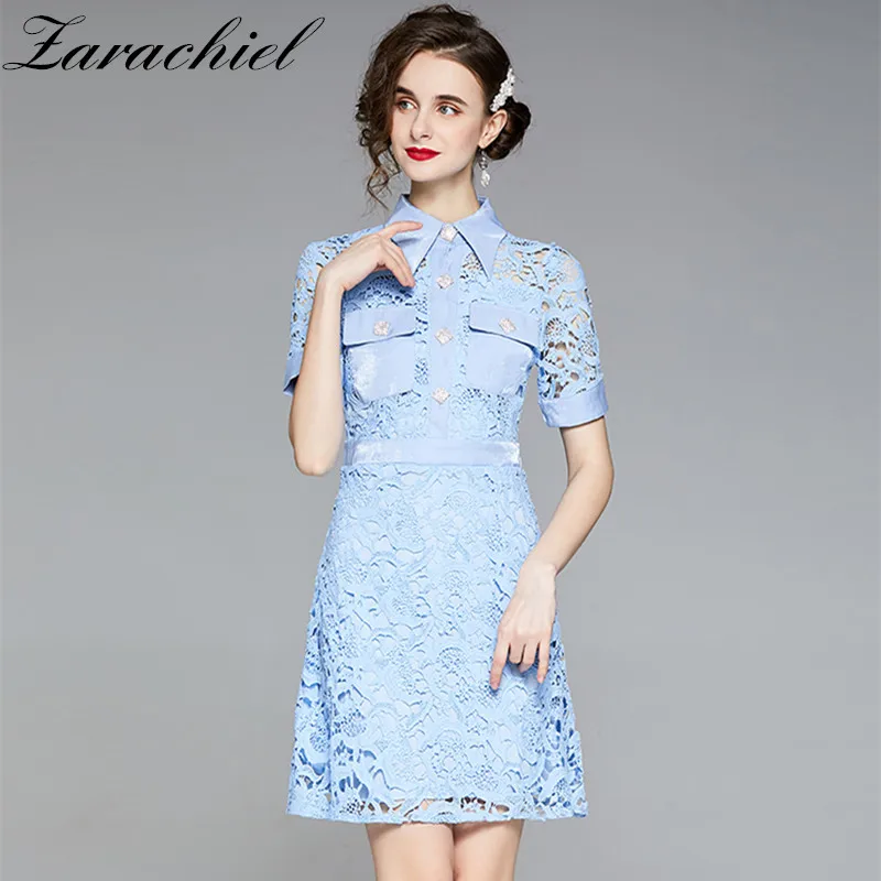 Женское кружевное платье с карманами голубое ажурное мини водорастворимым