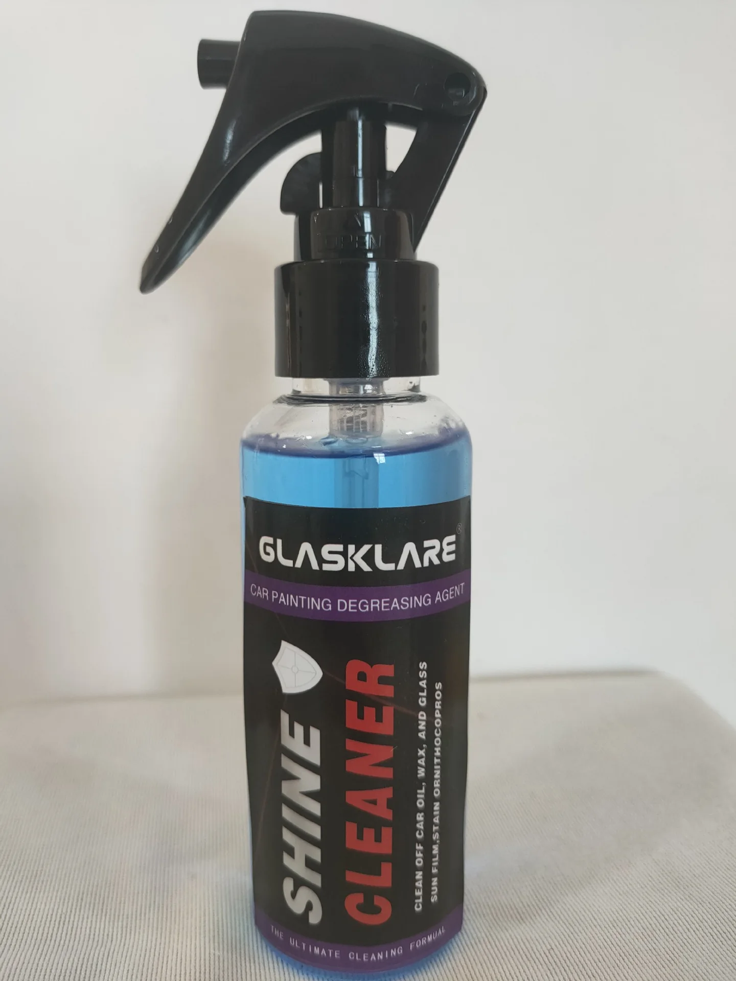

Automobile degreasing agent to remove oil stain, bird excrement and insect corpse, degreasing automobile degreasing agent
