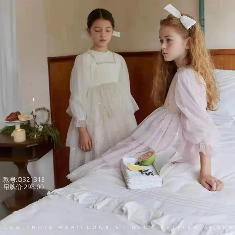 

Детское платье с блестками, длинным рукавом и цветочным принтом