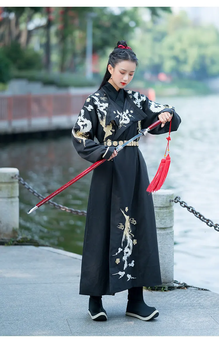 Королевская гвардия династии Мин классическая вышивка с круглым вырезом мужской