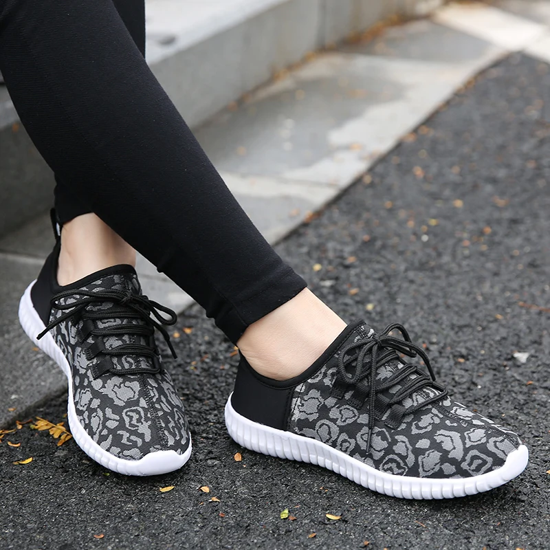 Лето 2019 обувь Для мужчин светодиодный свет дышащая USB Зарядное устройство