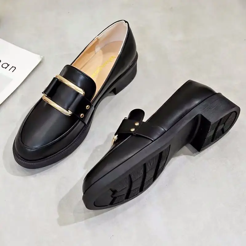 Высококачественная кожаная обувь Все виды осенней обуви на платформе Тонкие