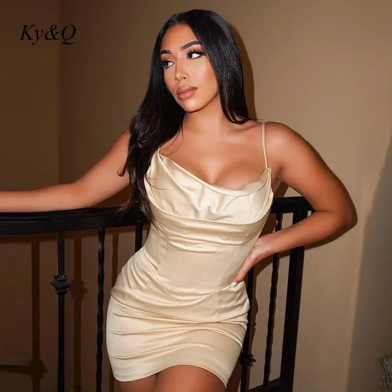 Атласное мини-платье цвета шампанского на бретелях для ночного клуба вечерние