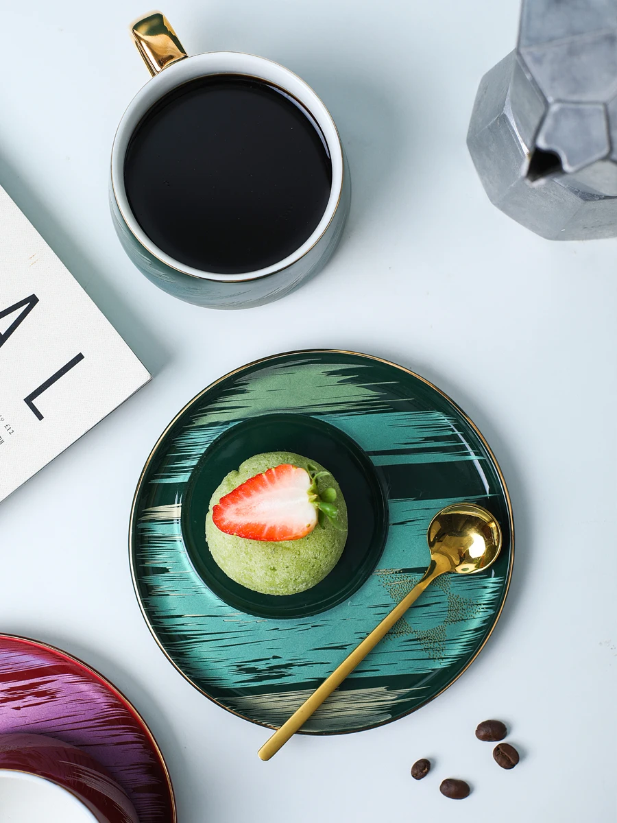 

European Ceramic Coffee Cup And Saucer Bone China High Red Tea Cup With Spoon Saucer Kubki Do Kawy I Herbaty Home Decor OO50BD