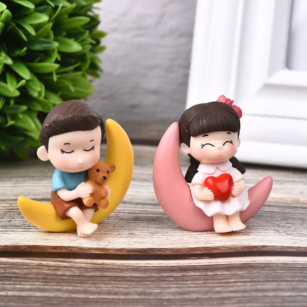 

1set Sweety Lovers Couple Chair Figurines Miniatures Fairy Garden Gnome Moss Valentine's Day Gift Resin Crafts Home Decoration