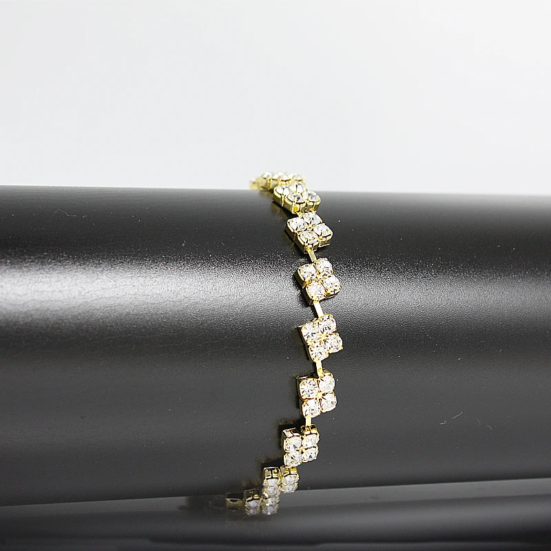 Модные женские блестящие браслеты с прозрачными фианитами и камнями золотистого