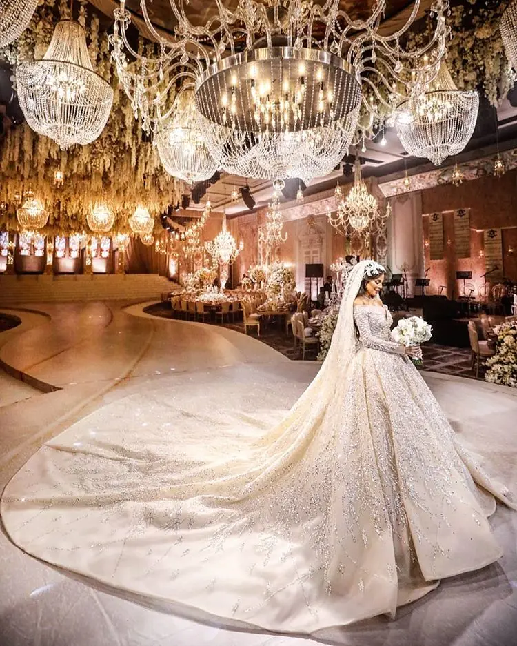 

2020 Ball Gown Dress Middle Eastern Style Long Train Full Of Beadings Rhinstone Long Sleeves HA147