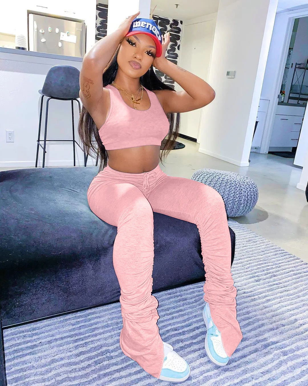 

Розовый комплект из двух предметов; Спортивные женские спортивные костюмы; Укороченный топ; Комплект со штанами-фонариками; Комплект одежд...