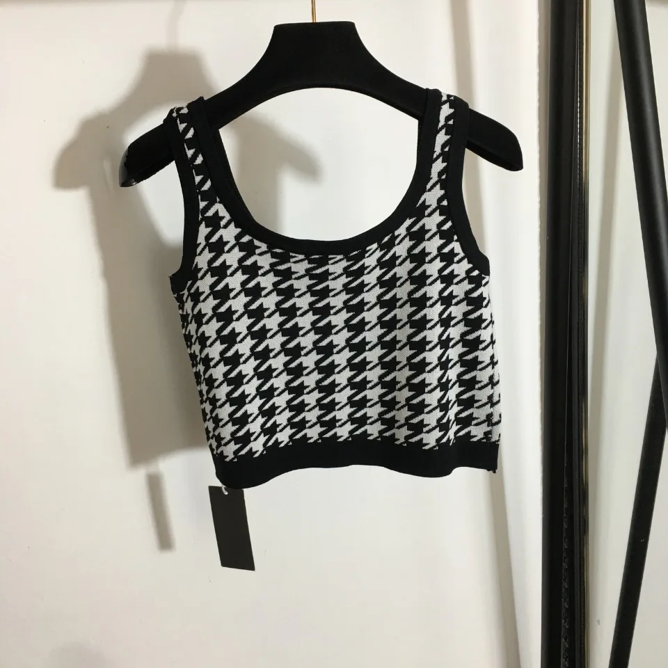 

Spring/Summer 2021 short knit suspenders, all-match sleeveless vest, outer wear and inner base shirt, slim top